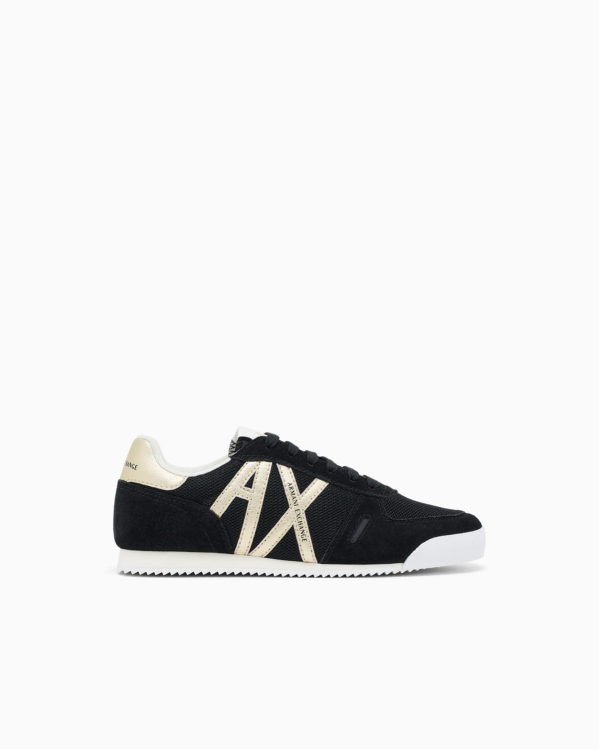 Sneakers in suede and mesh with reflective details