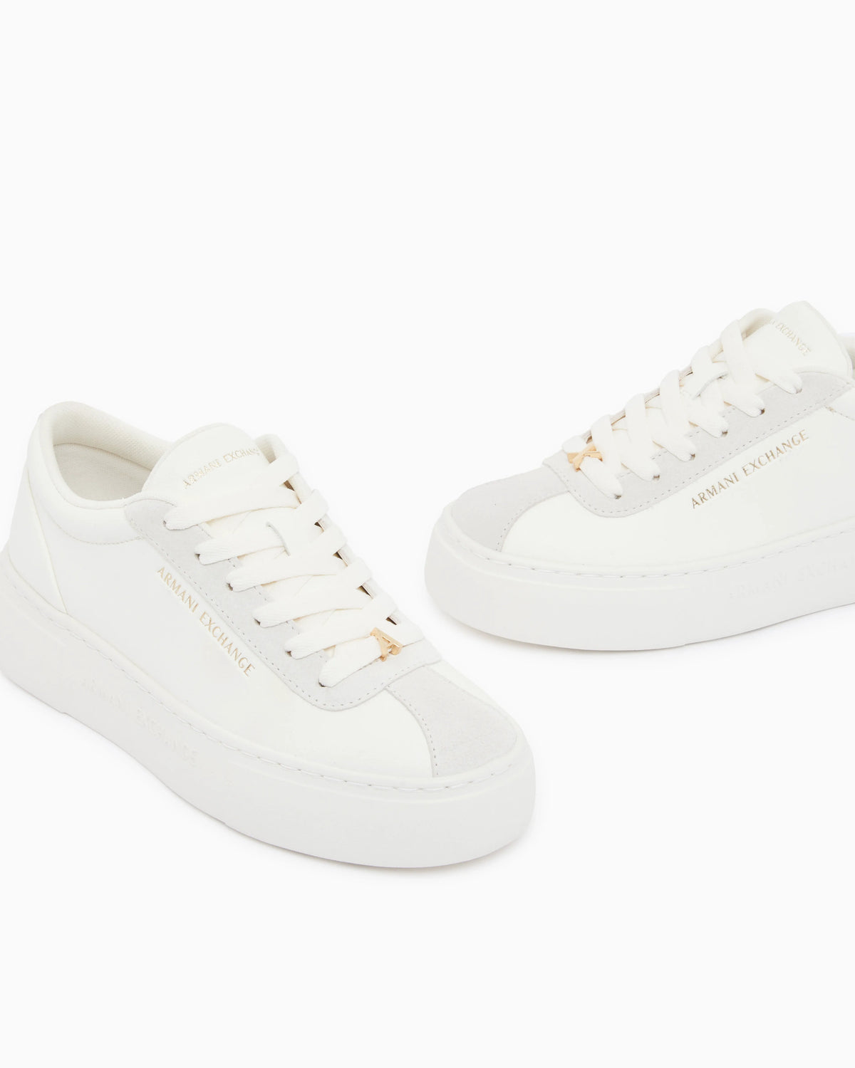 Low cut Sneakers with suede and tumbled finish