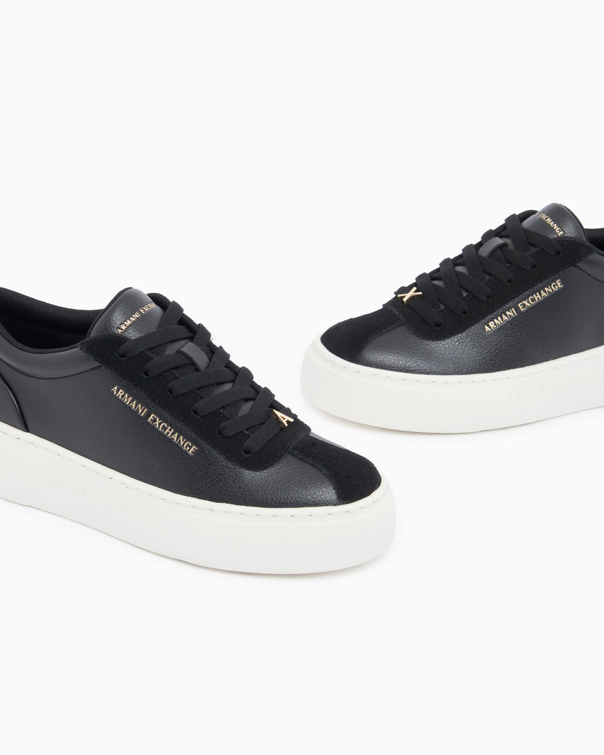 Low cut Sneakers with suede and tumbled finish