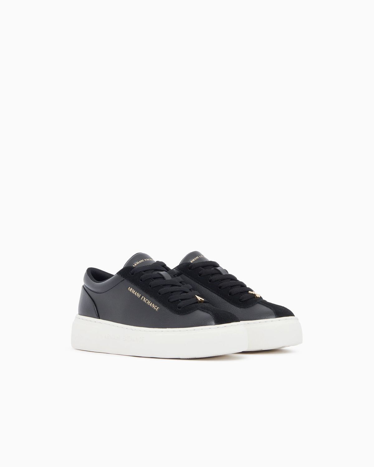 Low cut Sneakers with suede and tumbled finish