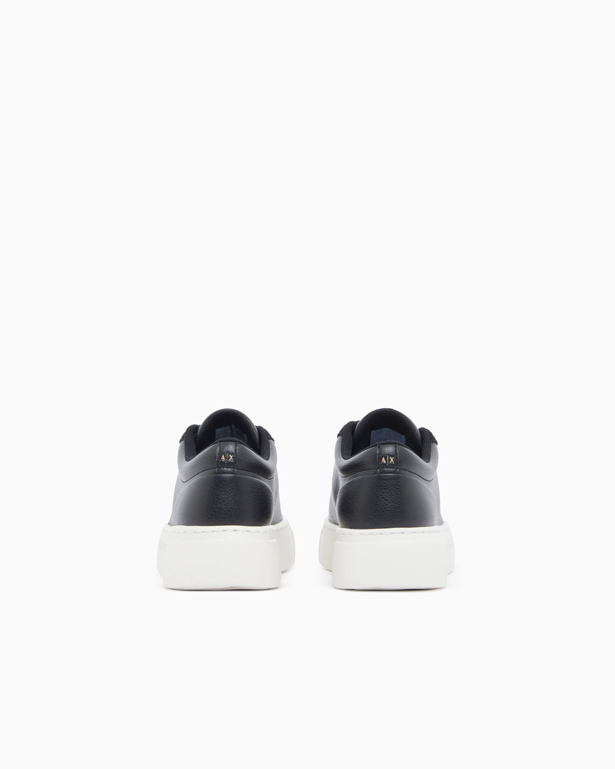 Low cut Sneakers with suede and tumbled finish