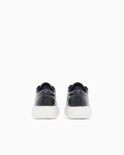 Low cut Sneakers with suede and tumbled finish
