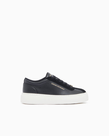 Low cut Sneakers with suede and tumbled finish