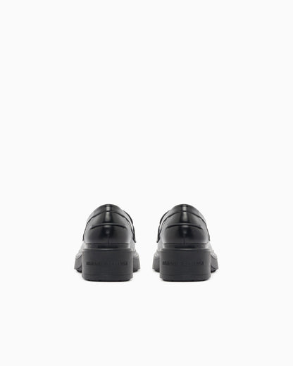 Loafer in split leather with a rubber sole