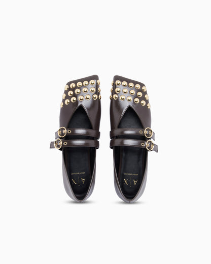 Ballet flat with a smooth and shiny finish