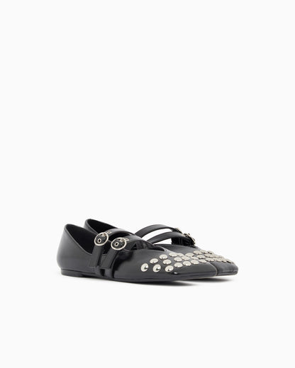 Ballet flat with a smooth and shiny finish