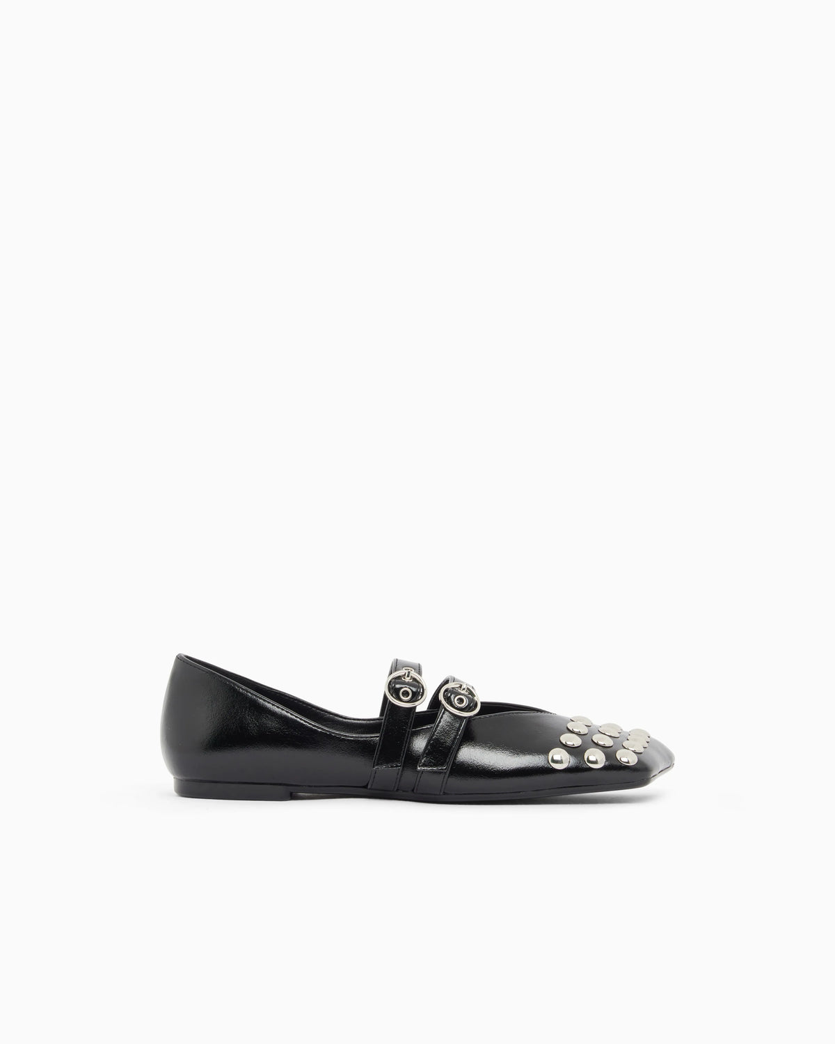 Ballet flat with a smooth and shiny finish
