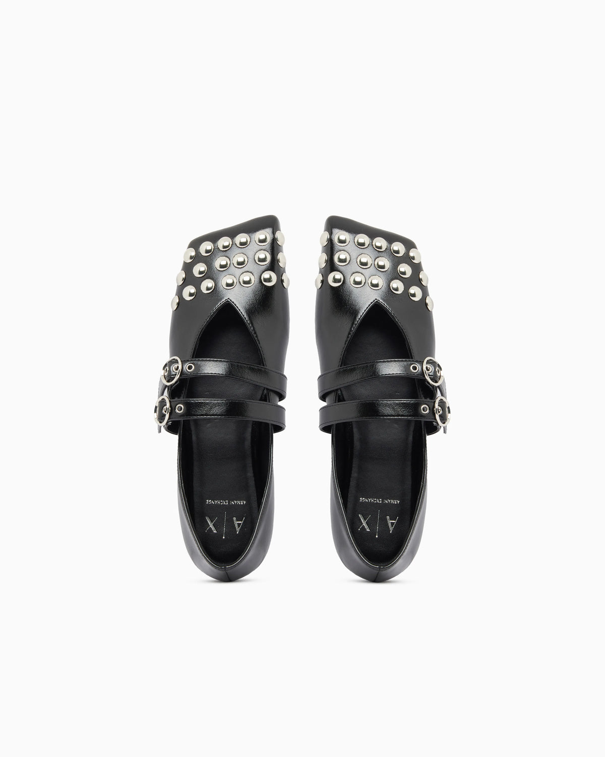 Ballet flat with a smooth and shiny finish