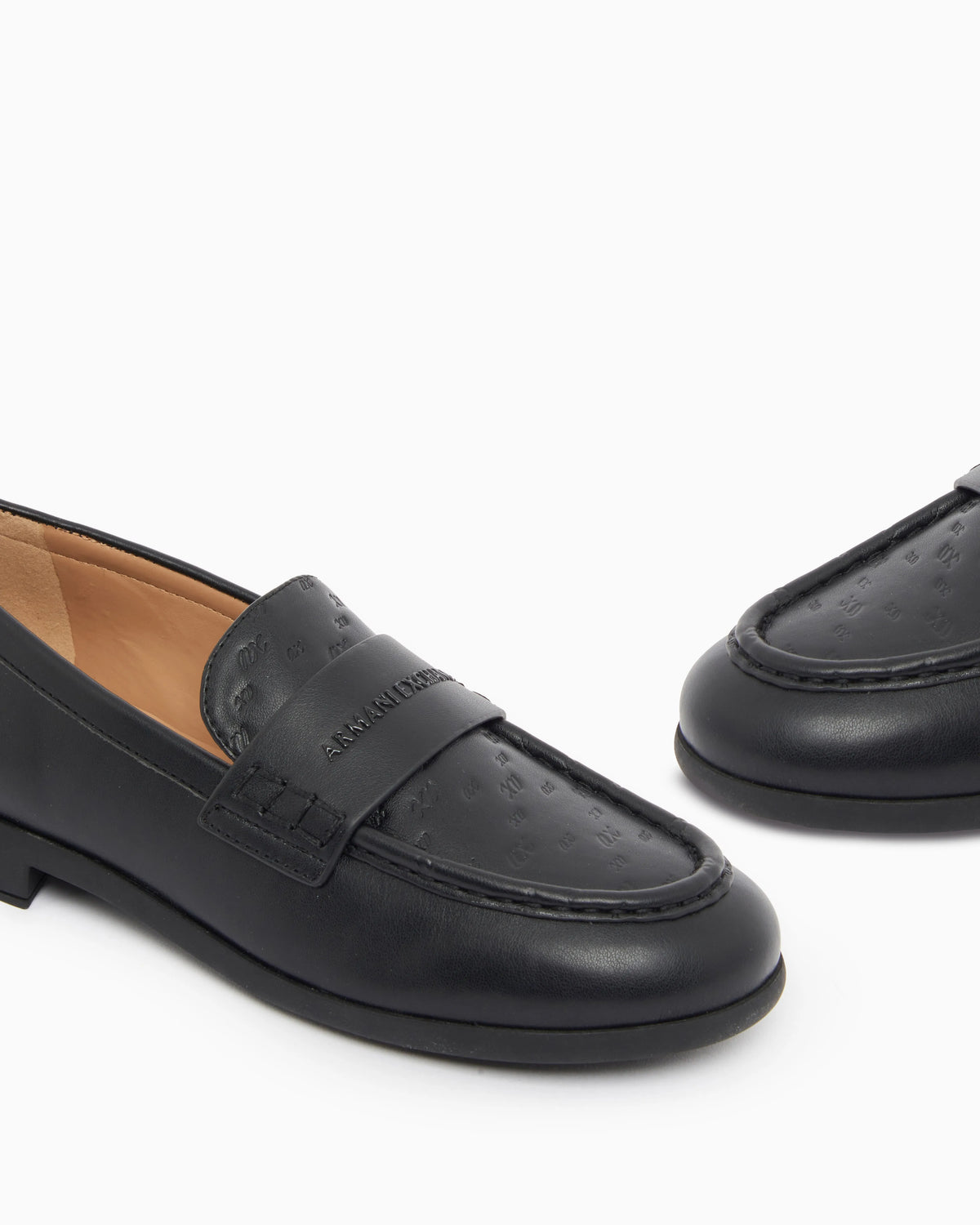 formal loafer with regular fit and a rubber sole