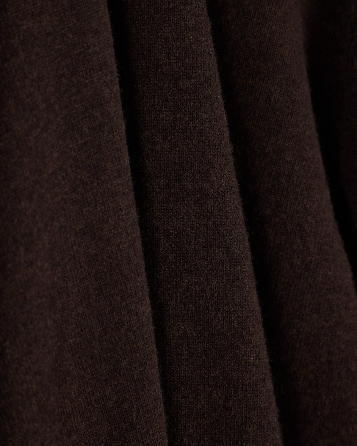 Buttoned V-neck cardigan in a viscose and cashmere blend